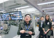 News Controller Mr Earnest Li leads the participants to visit the news anchor and control rooms of bbTV.